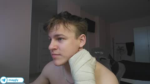Snapshot of maygly chatting on 05-16-26, 07:05 Slava and Alextatto online show from 05-16-26, 07:05