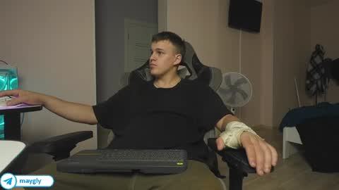 Snapshot of maygly chatting on 06-14-26, 08:33 Slava and Alextatto online show from 06-14-26, 08:33