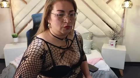 Mailyn online show from 02-17-25, 10:47