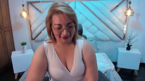 Mailyn online show from 02-26-25, 07:49