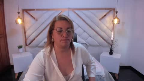 Mailyn online show from 03-04-25, 03:37