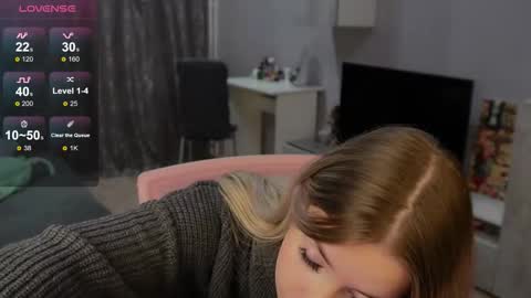 Snapshot of maymallorie chatting on 11-07-25, 10:54 may online show from 11-07-25, 10:54