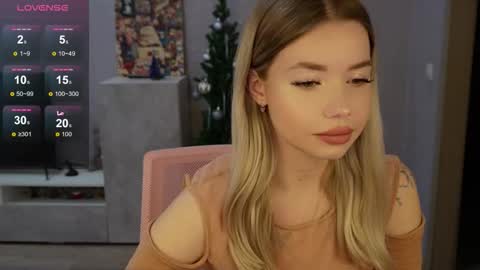 Snapshot of maymallorie chatting on 11-15-25, 02:31 may online show from 11-15-25, 02:31