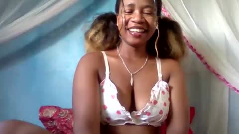 Snapshot of mayrah5 chatting on 05-06-26, 05:57 mayrah online show from 05-06-26, 05:57