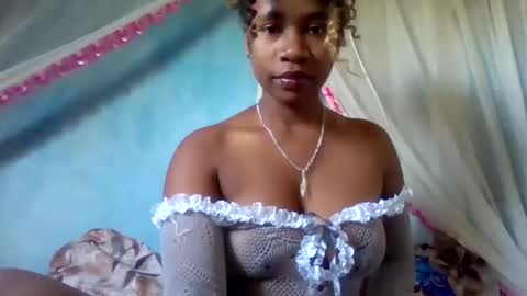 Snapshot of mayrah5 chatting on 05-24-26, 06:29 mayrah online show from 05-24-26, 06:29