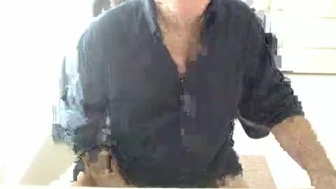 Snapshot of mbeastie chatting on 01-08-25, 04:00 Beastie online show from 01-08-25, 04:00