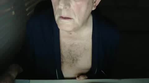 Snapshot of mbeastie chatting on 11-01-25, 03:52 Beastie online show from 11-01-25, 03:52