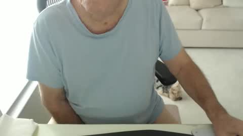 Snapshot of mbeastie chatting on 11-10-25, 02:38 Beastie online show from 11-10-25, 02:38