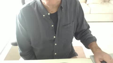 Snapshot of mbeastie chatting on 12-16-25, 06:35 Beastie online show from 12-16-25, 06:35