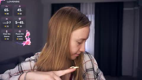 Snapshot of mckenziedyen chatting on 11-03-25, 06:47 Mary online show from 11-03-25, 06:47