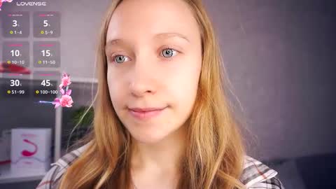 Snapshot of mckenziedyen chatting on 11-08-25, 06:35 Mary online show from 11-08-25, 06:35