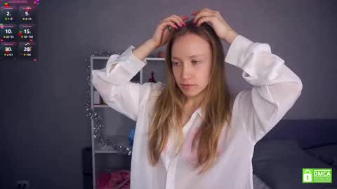 Snapshot of mckenziedyen chatting on 12-16-25, 06:29 Mary online show from 12-16-25, 06:29