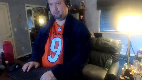 Sean online show from 12-17-24, 05:04