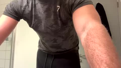 Snapshot of mcr8080 chatting on 12-31-24, 12:04 mcr8080 online show from 12-31-24, 12:04