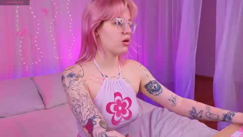 Snapshot of me1roze chatting on 03-22-26, 08:51 Roze online show from 03-22-26, 08:51