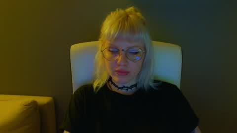 Snapshot of me1roze chatting on 05-12-26, 11:13 Roze online show from 05-12-26, 11:13