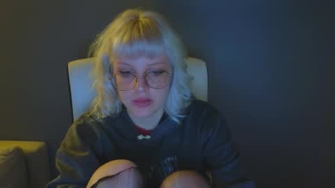 Snapshot of me1roze chatting on 05-13-26, 10:06 Roze online show from 05-13-26, 10:06