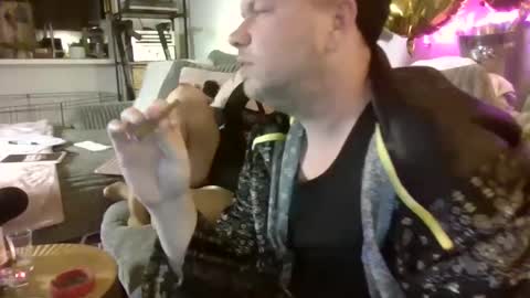 me2283 online show from 02-08-25, 03:30