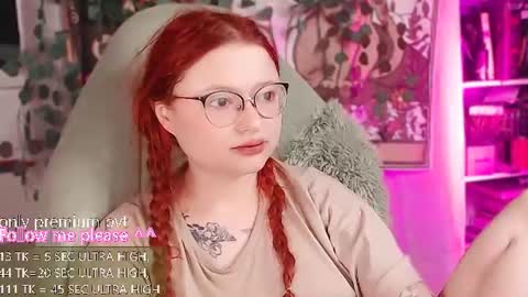 Snapshot of me_hanna chatting on 06-17-26, 02:14 Hanna online show from 06-17-26, 02:14