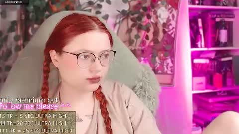 Snapshot of me_hanna chatting on 06-18-26, 02:23 Hanna online show from 06-18-26, 02:23
