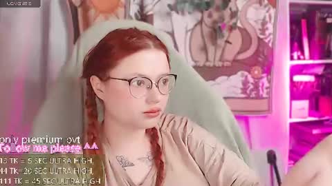 Snapshot of me_hanna chatting on 06-27-26, 02:05 Hanna online show from 06-27-26, 02:05