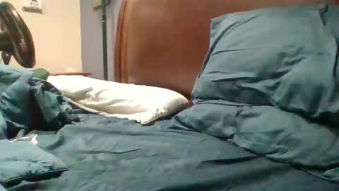 Snapshot of me_likey88 chatting on 10-26-25, 01:33 yung n hung online show from 10-26-25, 01:33