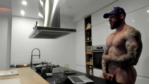 Snapshot of mealphamale chatting on 05-26-26, 01:40 Alpha Male online show from 05-26-26, 01:40
