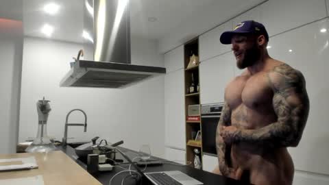 Snapshot of mealphamale chatting on 06-05-26, 02:12 Alpha Male online show from 06-05-26, 02:12