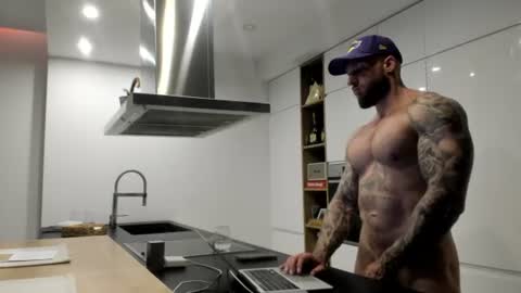 Snapshot of mealphamale chatting on 06-19-26, 04:44 Alpha Male online show from 06-19-26, 04:44