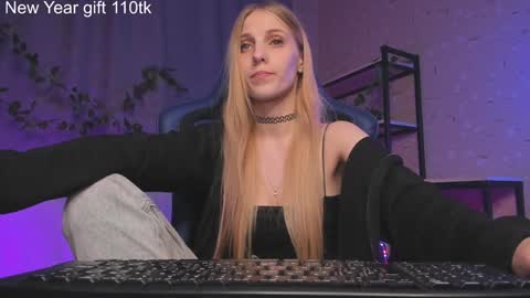 Snapshot of meandmaboy chatting on 12-27-24, 05:26 Anna online show from 12-27-24, 05:26