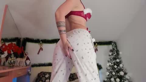 MEDEA  online show from 12-17-25, 02:23