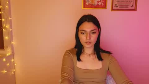 Snapshot of medina_andress chatting on 02-25-25, 04:42 Dina online show from 02-25-25, 04:42