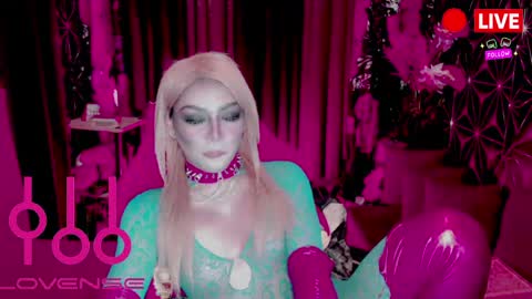 THE QUEEN ALPHA   Queen Medusa Prey online show from 04-14-26, 08:48