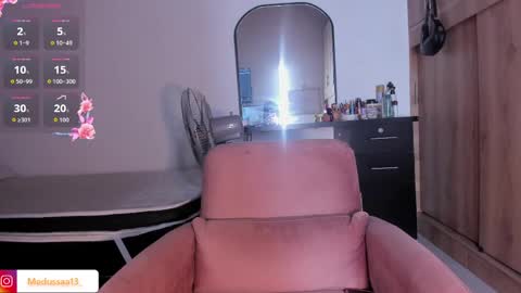 Snapshot of medussa13 chatting on 05-28-26, 01:08 medussa13 online show from 05-28-26, 01:08