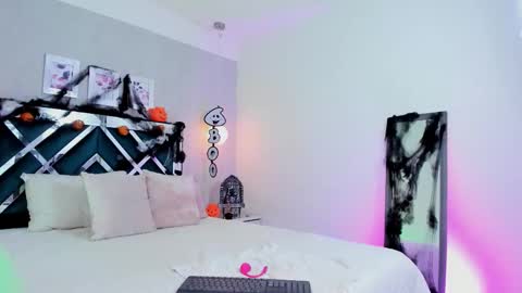 Snapshot of meelody7 chatting on 10-30-25, 11:44 Melody online show from 10-30-25, 11:44