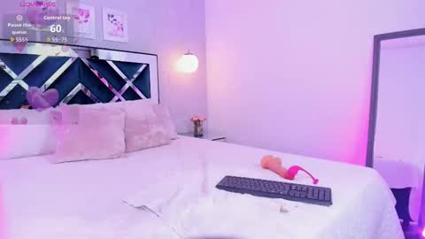 Snapshot of meelody7 chatting on 11-22-25, 11:42 Melody online show from 11-22-25, 11:42