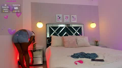 Snapshot of meelody7 chatting on 11-26-25, 11:33 Melody online show from 11-26-25, 11:33