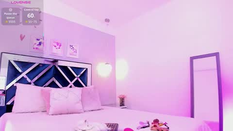 Snapshot of meelody7 chatting on 12-16-25, 11:37 Melody online show from 12-16-25, 11:37