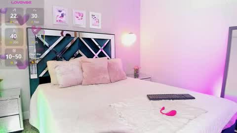 Snapshot of meelody7 chatting on 12-17-25, 11:38 Melody online show from 12-17-25, 11:38