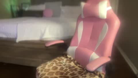 Snapshot of meetsouthernpeach chatting on 02-16-25, 04:32 Southern Peach online show from 02-16-25, 04:32