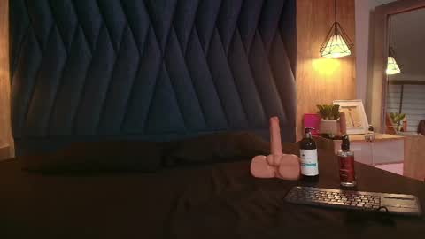 M E G A N  online show from 06-09-26, 08:42