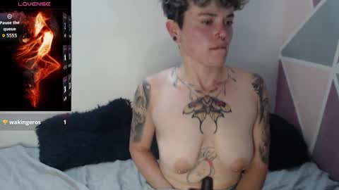 Megan and sophi online show from 10-26-25, 01:00