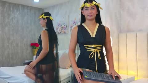 Carolina Paez online show from 10-30-25, 01:45