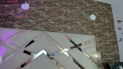     online show from 11-25-25, 11:21