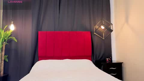 Snapshot of megan_do_santos chatting on 10-22-25, 02:12 megan do santos online show from 10-22-25, 02:12