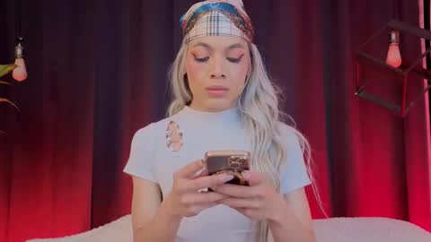 Snapshot of megan_do_santos chatting on 10-22-25, 08:19 megan do santos online show from 10-22-25, 08:19