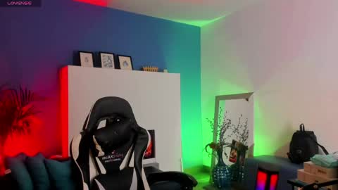 Snapshot of megan_inked_ chatting on 05-06-26, 03:35 online show from 05-06-26, 03:35