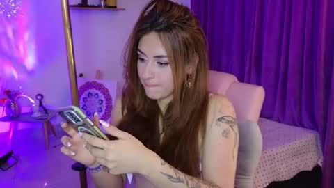                 Laura                 online show from 03-21-26, 11:30