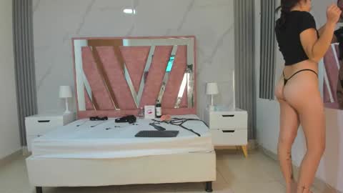 Megan Sweet online show from 12-21-25, 07:43