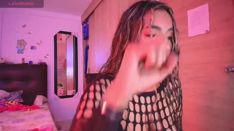 Snapshot of meganadriels96 chatting on 05-29-26, 09:13 M E G A N online show from 05-29-26, 09:13